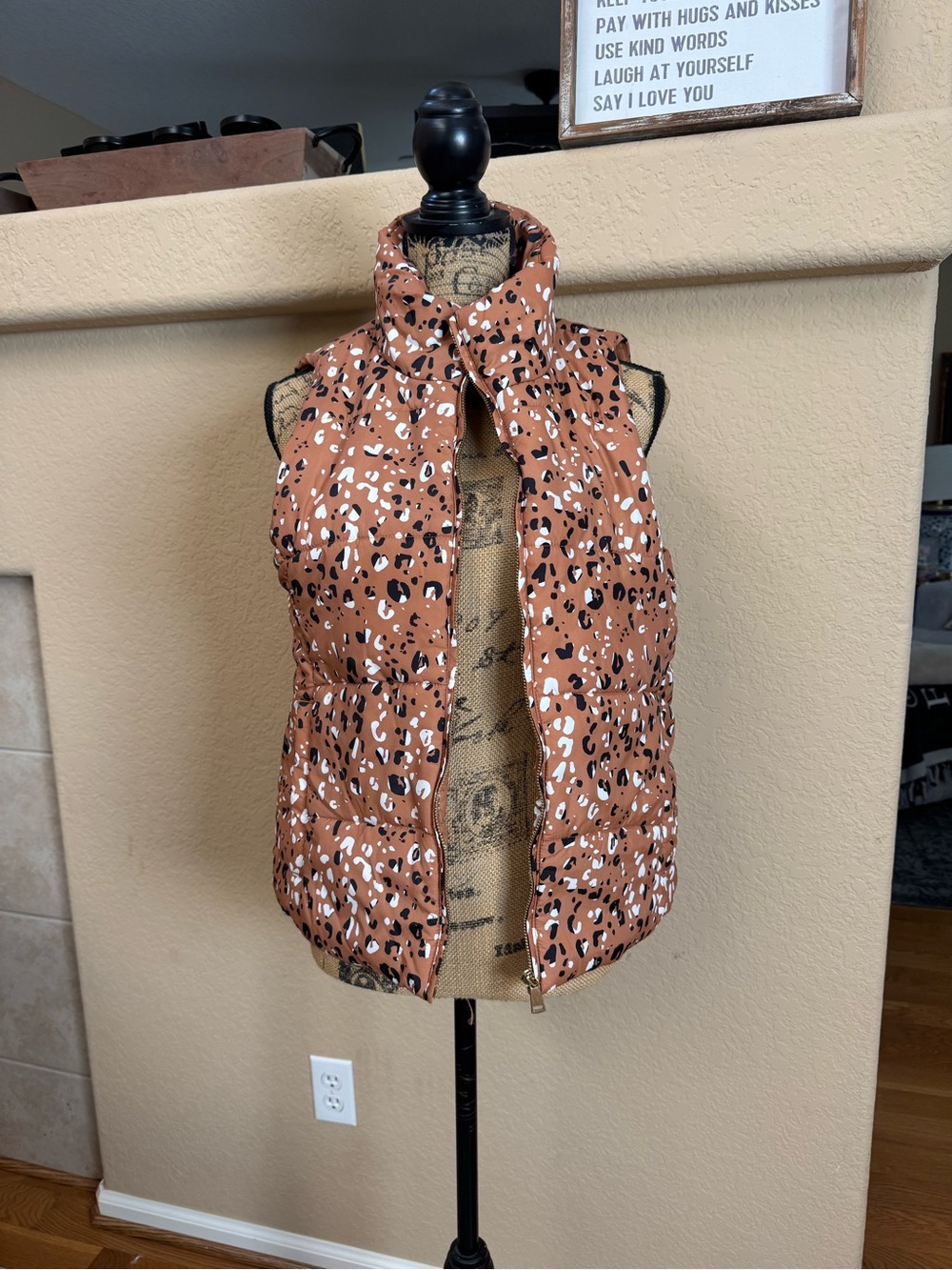 LOFT Outlet Leopard Print Puffer Vest – Women’s Small